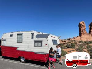 183-Kids-with-Retro-Camper-in-Arches