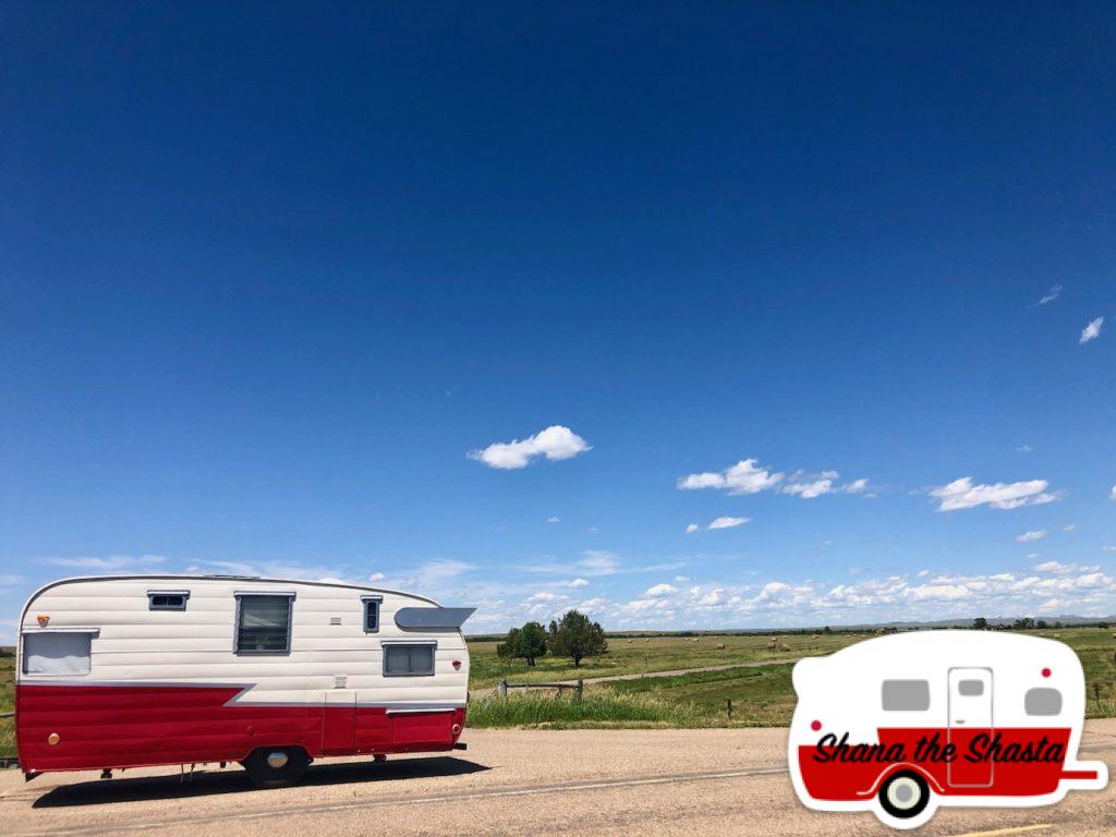 Vintage-Camper-in-Big-Sky-Montana